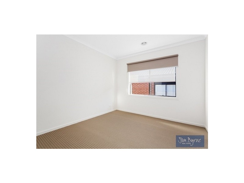 5 DANGELO AVENUE, Officer VIC 3809