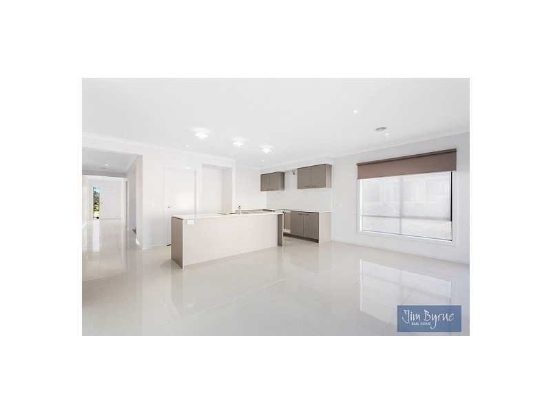 5 DANGELO AVENUE, Officer VIC 3809