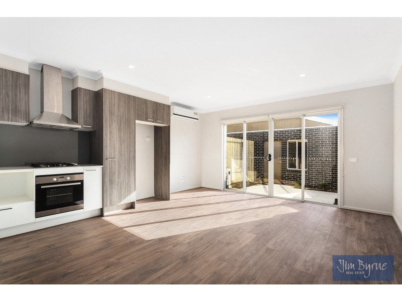 24 BRIDGE ROAD, Officer VIC 3809