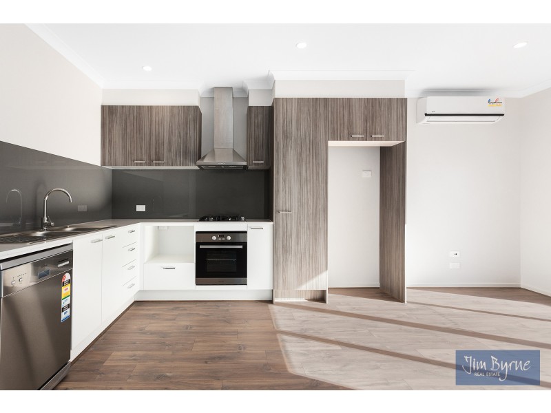 24 BRIDGE ROAD, Officer VIC 3809