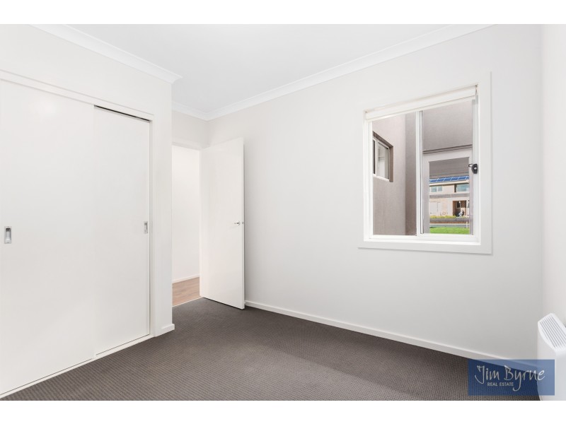 24 BRIDGE ROAD, Officer VIC 3809