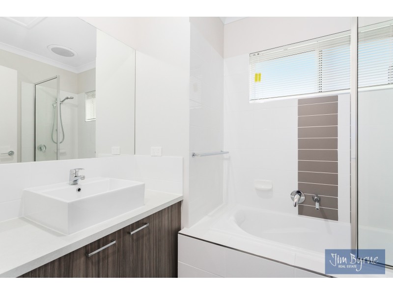 24 BRIDGE ROAD, Officer VIC 3809