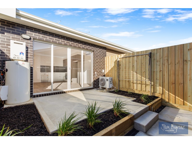 24 BRIDGE ROAD, Officer VIC 3809