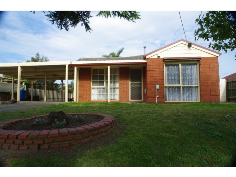 4 Dean Court, Cranbourne West VIC 3977