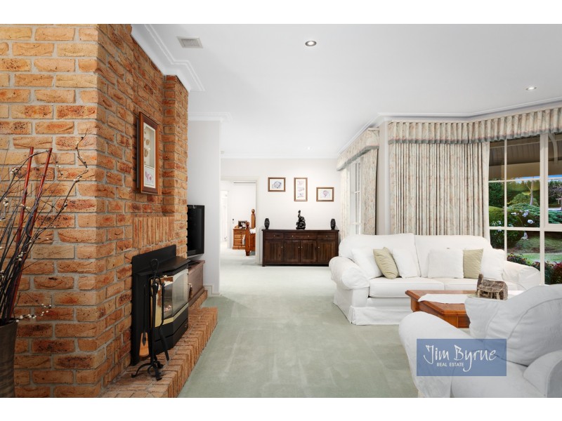 14 PINEHILL DRIVE, Pakenham VIC 3810