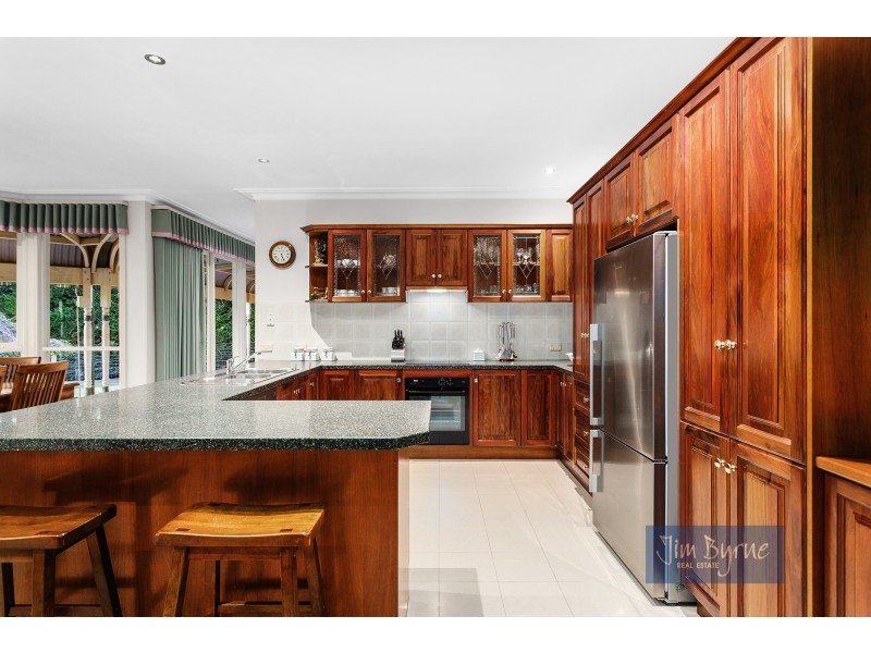 14 PINEHILL DRIVE, Pakenham VIC 3810