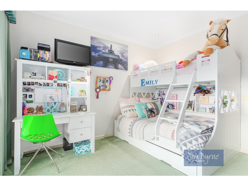 14 PINEHILL DRIVE, Pakenham VIC 3810