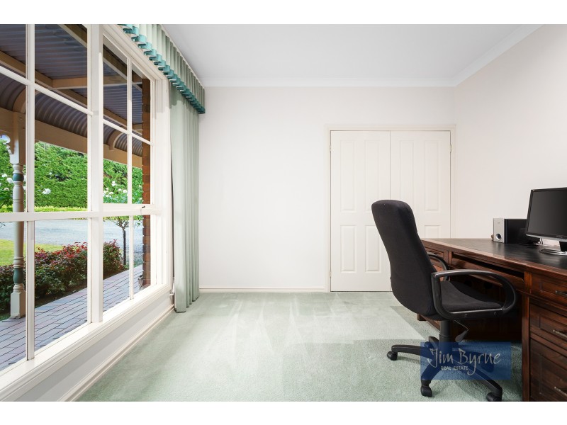 14 PINEHILL DRIVE, Pakenham VIC 3810