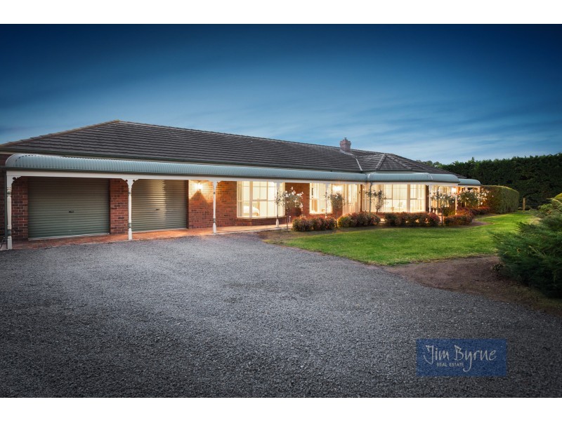 14 PINEHILL DRIVE, Pakenham VIC 3810