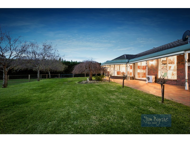 14 PINEHILL DRIVE, Pakenham VIC 3810