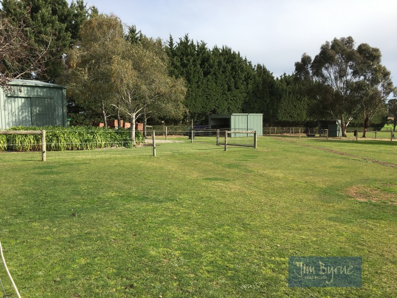 14 PINEHILL DRIVE, Pakenham VIC 3810