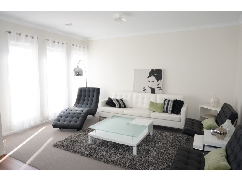 80 Heather Grove, Clyde North VIC 3978