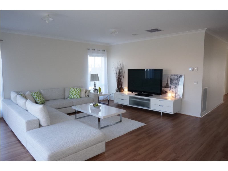 80 Heather Grove, Clyde North VIC 3978