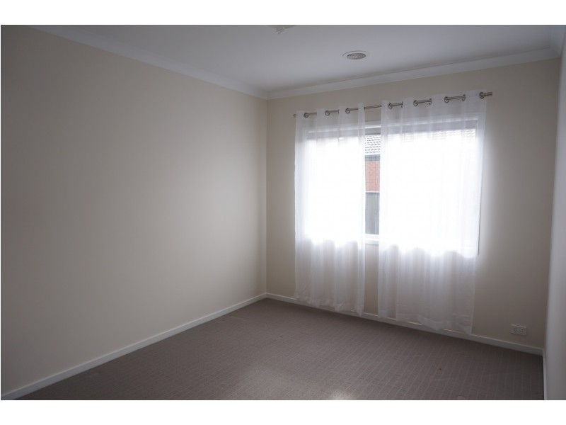 80 Heather Grove, Clyde North VIC 3978