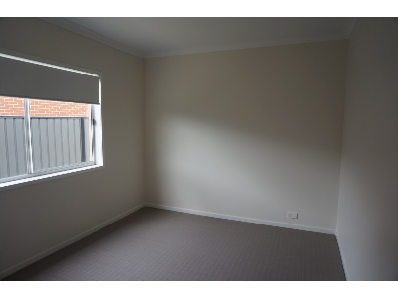 80 Heather Grove, Clyde North VIC 3978