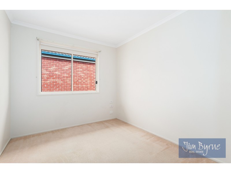 27 Hartsmere Drive, Berwick VIC 3806