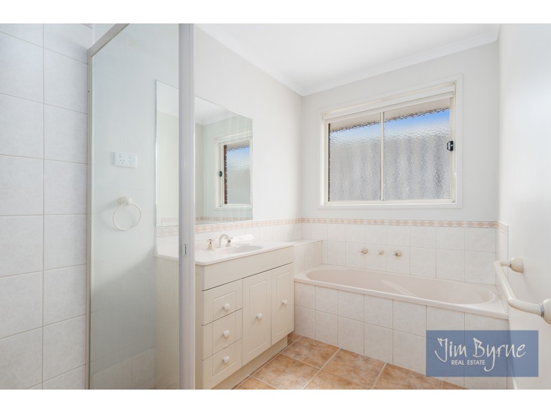 27 Hartsmere Drive, Berwick VIC 3806