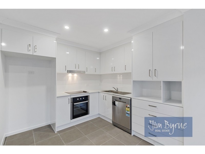 16 ST MARTIN WAY, Pakenham VIC 3810