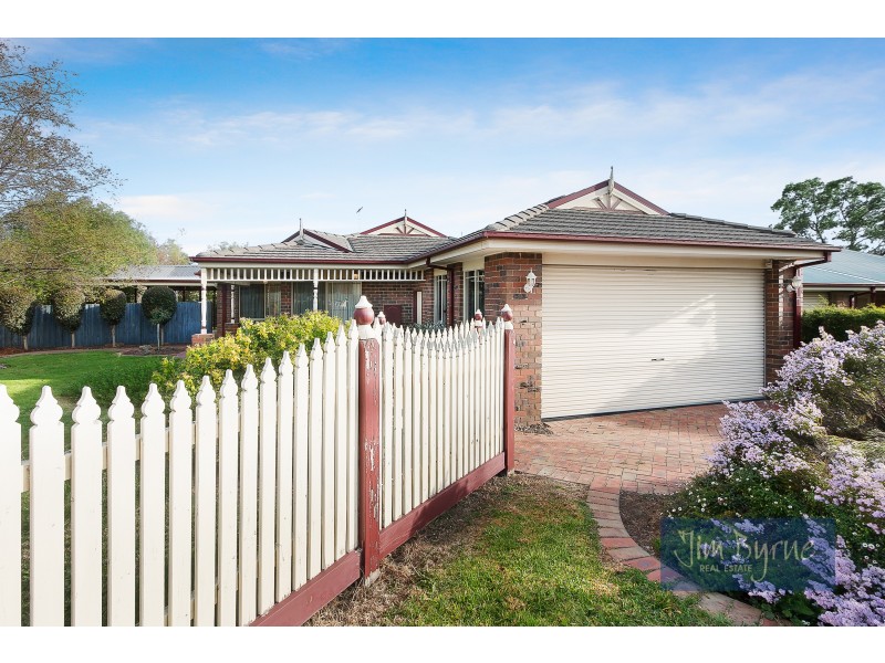 1 FURNESS COURT, Berwick VIC 3806