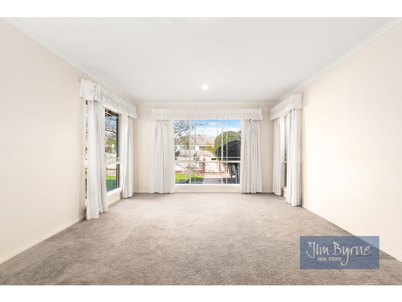 1 FURNESS COURT, Berwick VIC 3806
