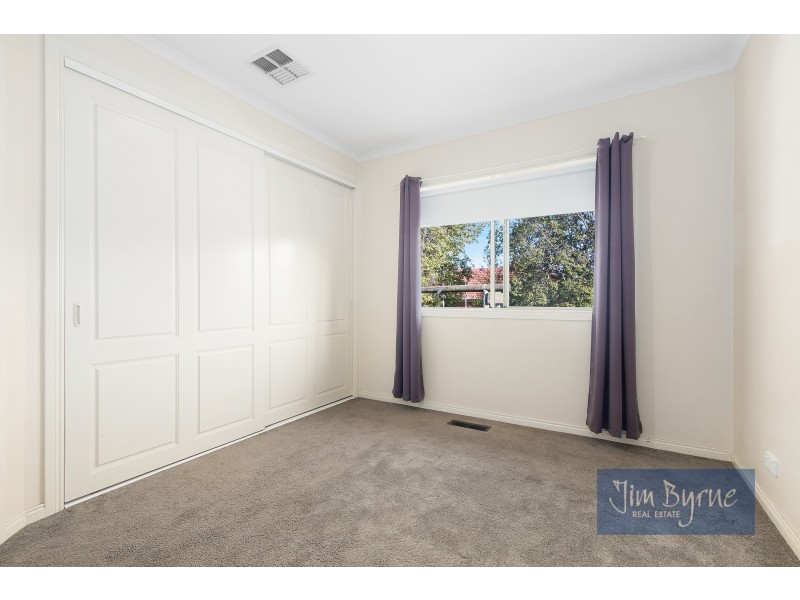 1 FURNESS COURT, Berwick VIC 3806