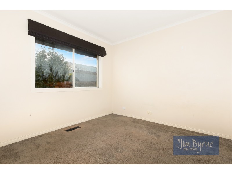 1 FURNESS COURT, Berwick VIC 3806