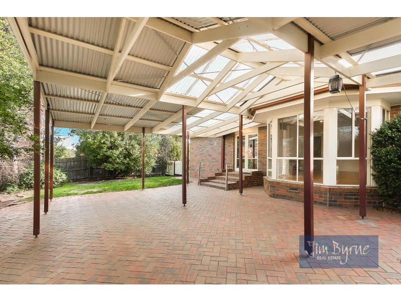 1 FURNESS COURT, Berwick VIC 3806