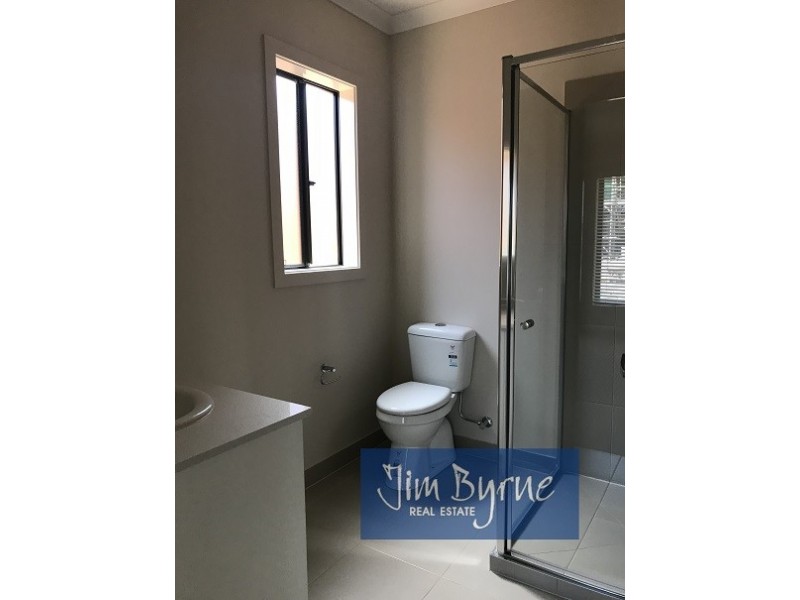 9 LANGSHAN ROAD, Clyde North VIC 3978