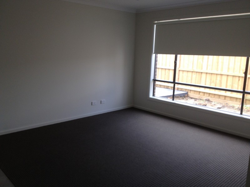 4 MAJESTIC DRIVE, Officer VIC 3809