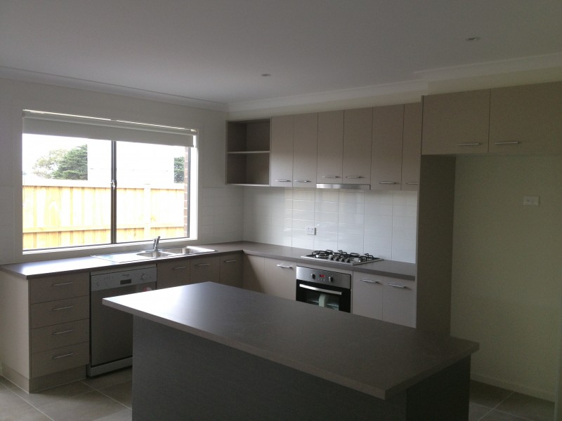 4 MAJESTIC DRIVE, Officer VIC 3809