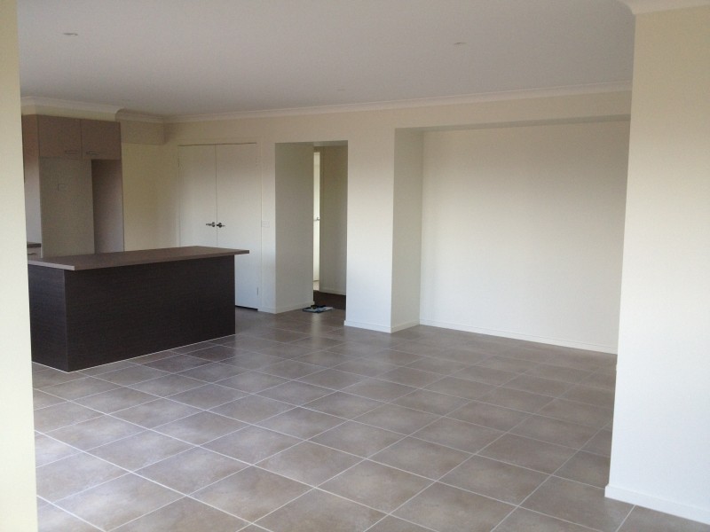 4 MAJESTIC DRIVE, Officer VIC 3809