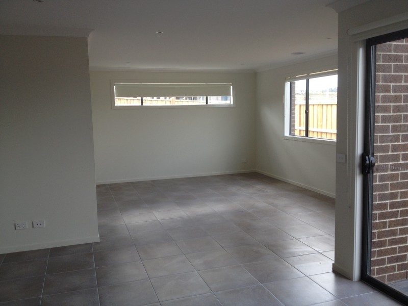 4 MAJESTIC DRIVE, Officer VIC 3809