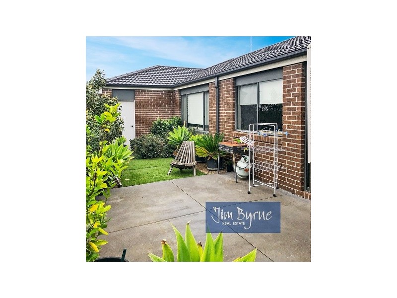 4 MAJESTIC DRIVE, Officer VIC 3809