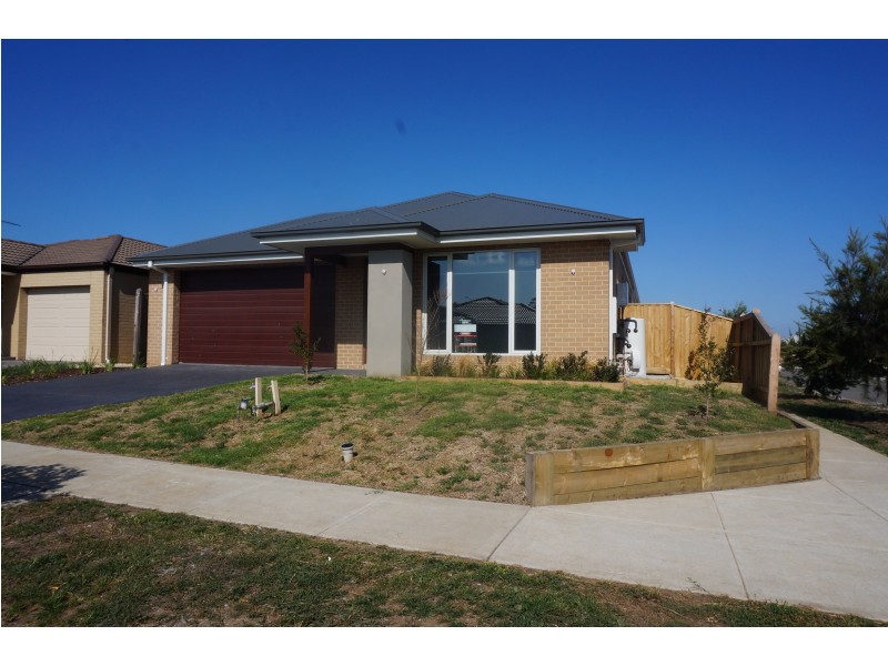 47 Crepe Avenue, Cranbourne West VIC 3977