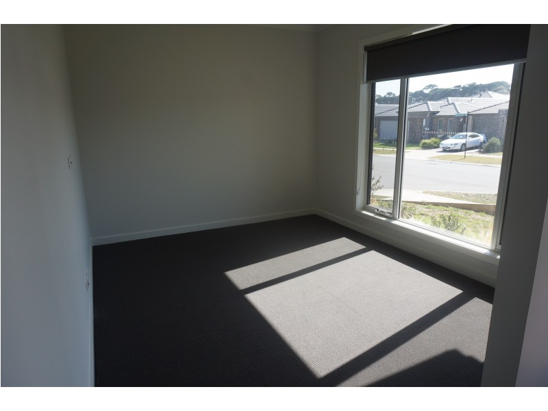47 Crepe Avenue, Cranbourne West VIC 3977