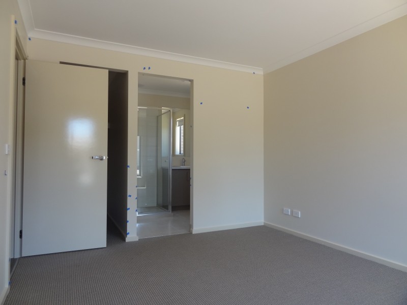 48 Royaloak Crescent, Cranbourne East VIC 3977