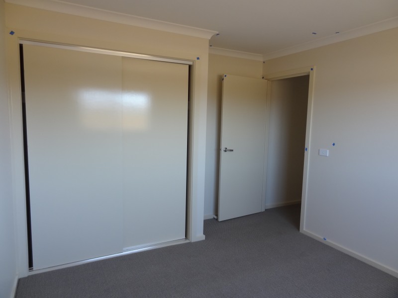 48 Royaloak Crescent, Cranbourne East VIC 3977