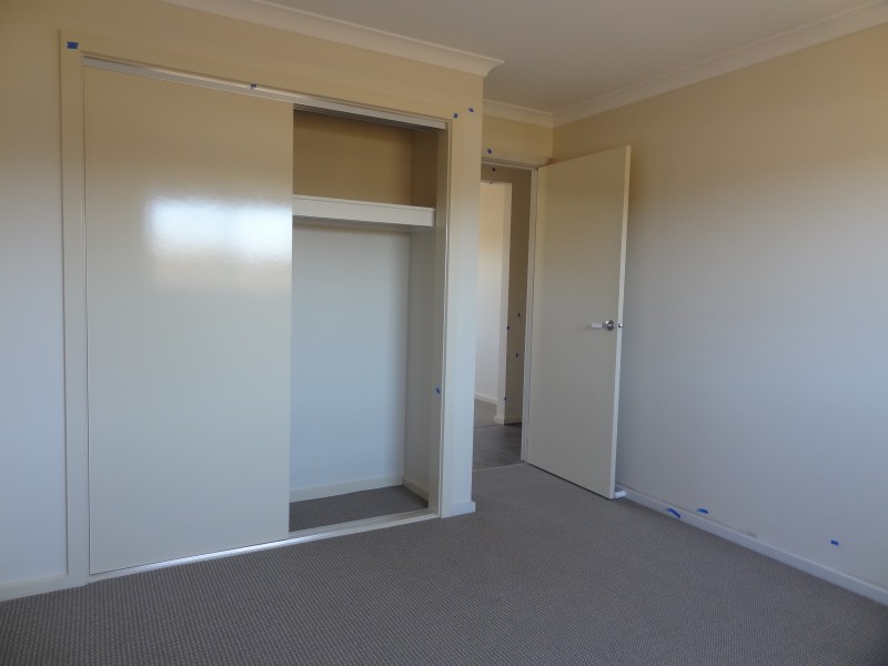 48 Royaloak Crescent, Cranbourne East VIC 3977