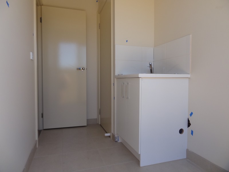 48 Royaloak Crescent, Cranbourne East VIC 3977