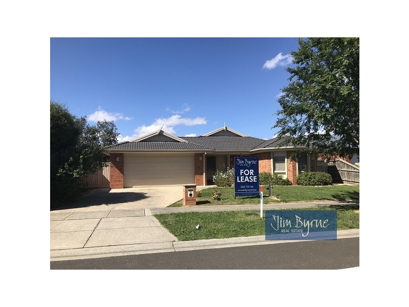 35 MEADOWLANDS WAY, Berwick VIC 3806