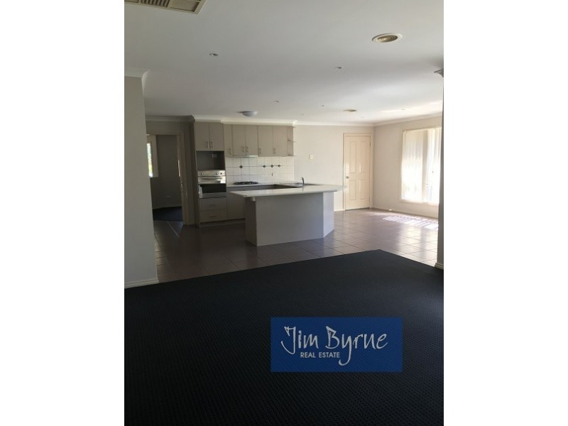 35 MEADOWLANDS WAY, Berwick VIC 3806