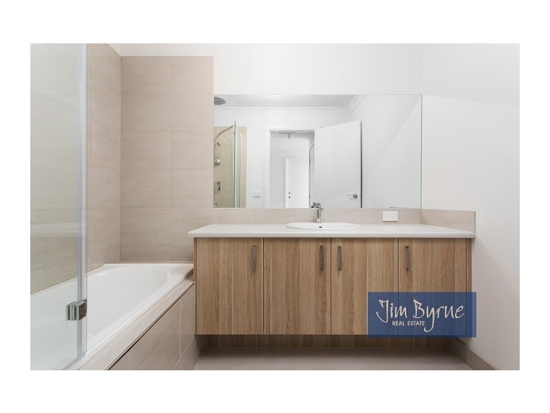 91 HENRY STREET, Pakenham VIC 3810