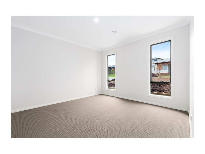 30 Eastbourne Crescent, Officer VIC 3809