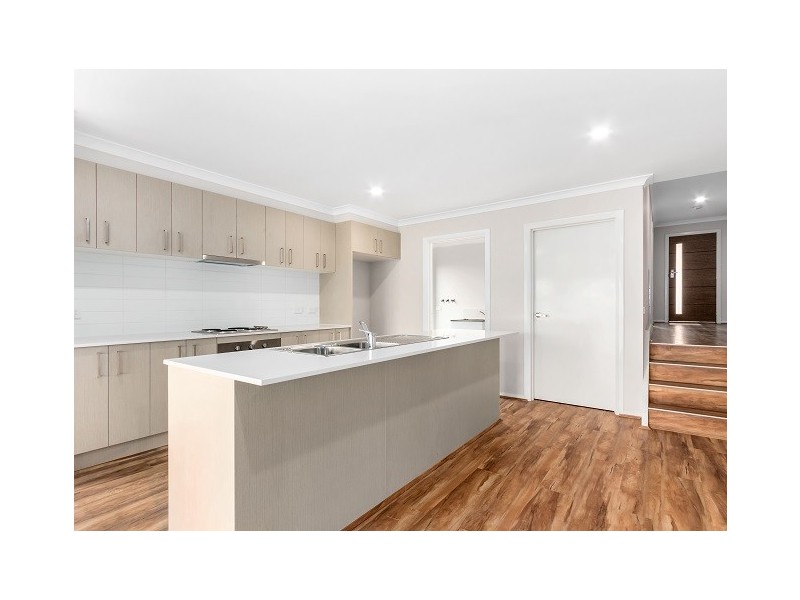 30 Eastbourne Crescent, Officer VIC 3809