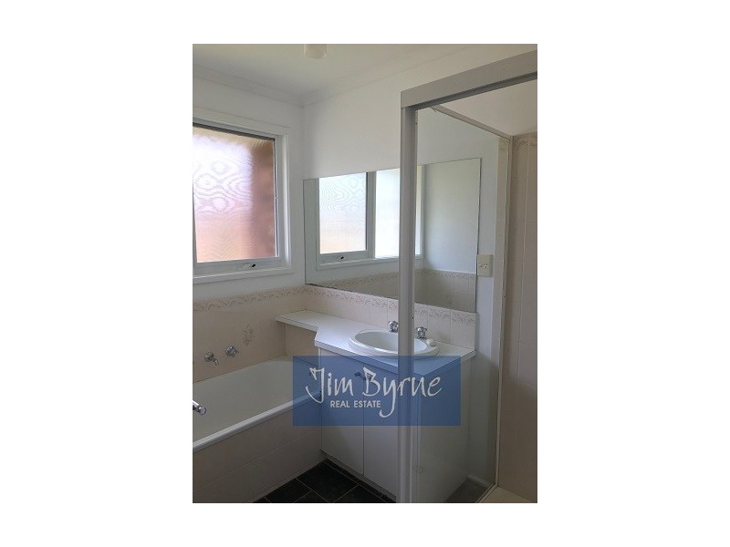 5 COOLABAH GROVE, Berwick VIC 3806