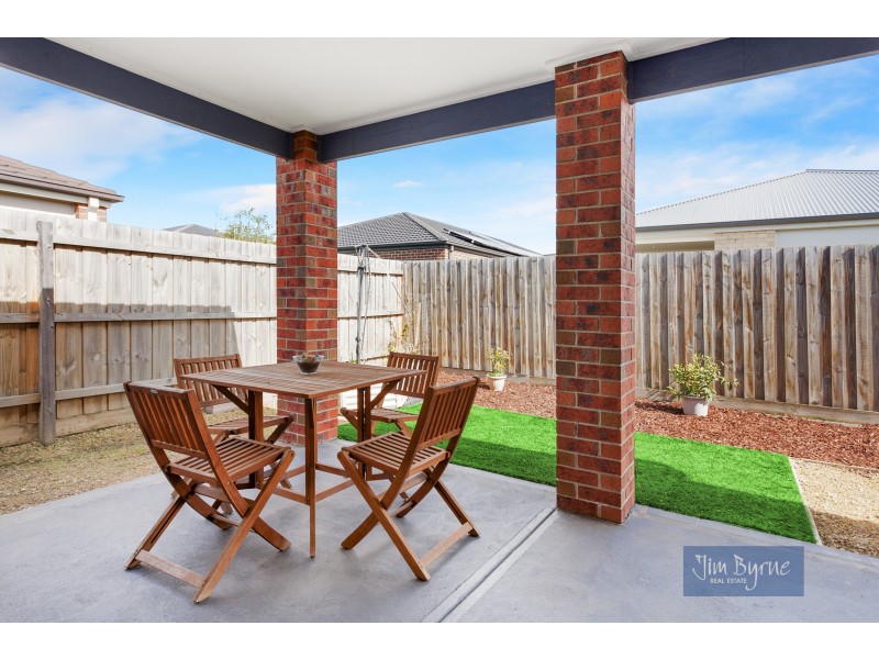 30 Ferrari Drive, Cranbourne East VIC 3977