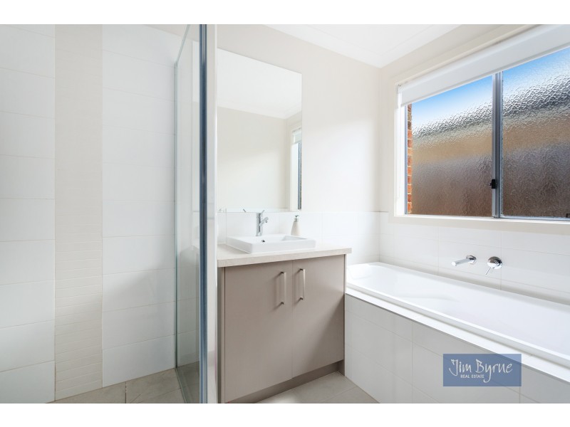 30 Ferrari Drive, Cranbourne East VIC 3977