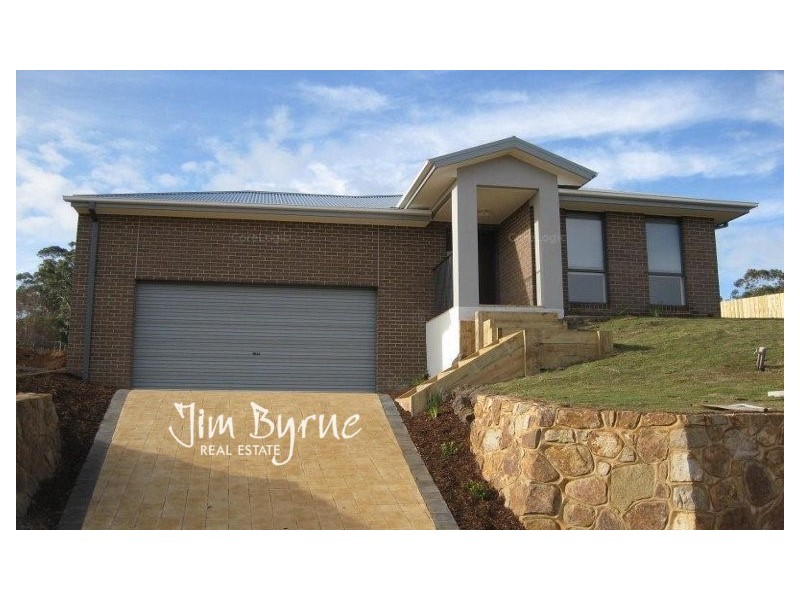 26 SUTHERLAND WAY, Drouin VIC 3818