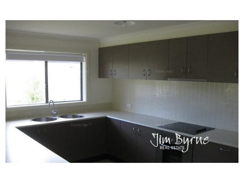 26 SUTHERLAND WAY, Drouin VIC 3818