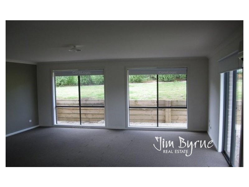 26 SUTHERLAND WAY, Drouin VIC 3818